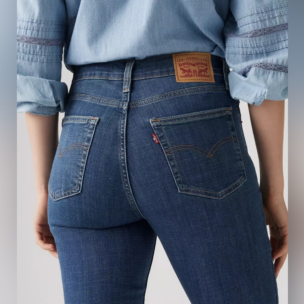 LEVIS 724 HIGH RISE STRAIGHT Jeans zipper and Button Closure Medium Wash - Picture 14 of 15